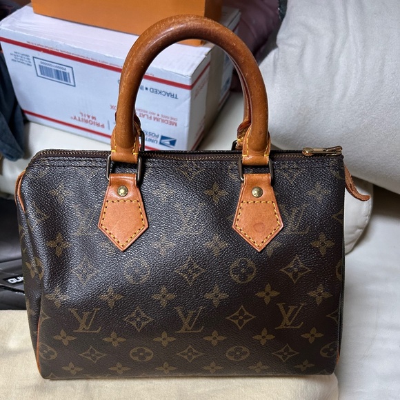 AUTHENTIC Louis Vuitton Speedy 25š«¶š¼ - Picture 9 of 16